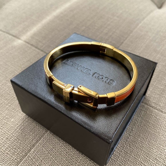 Michael Kors gold tone buckle bracelet - Picture 4 of 7